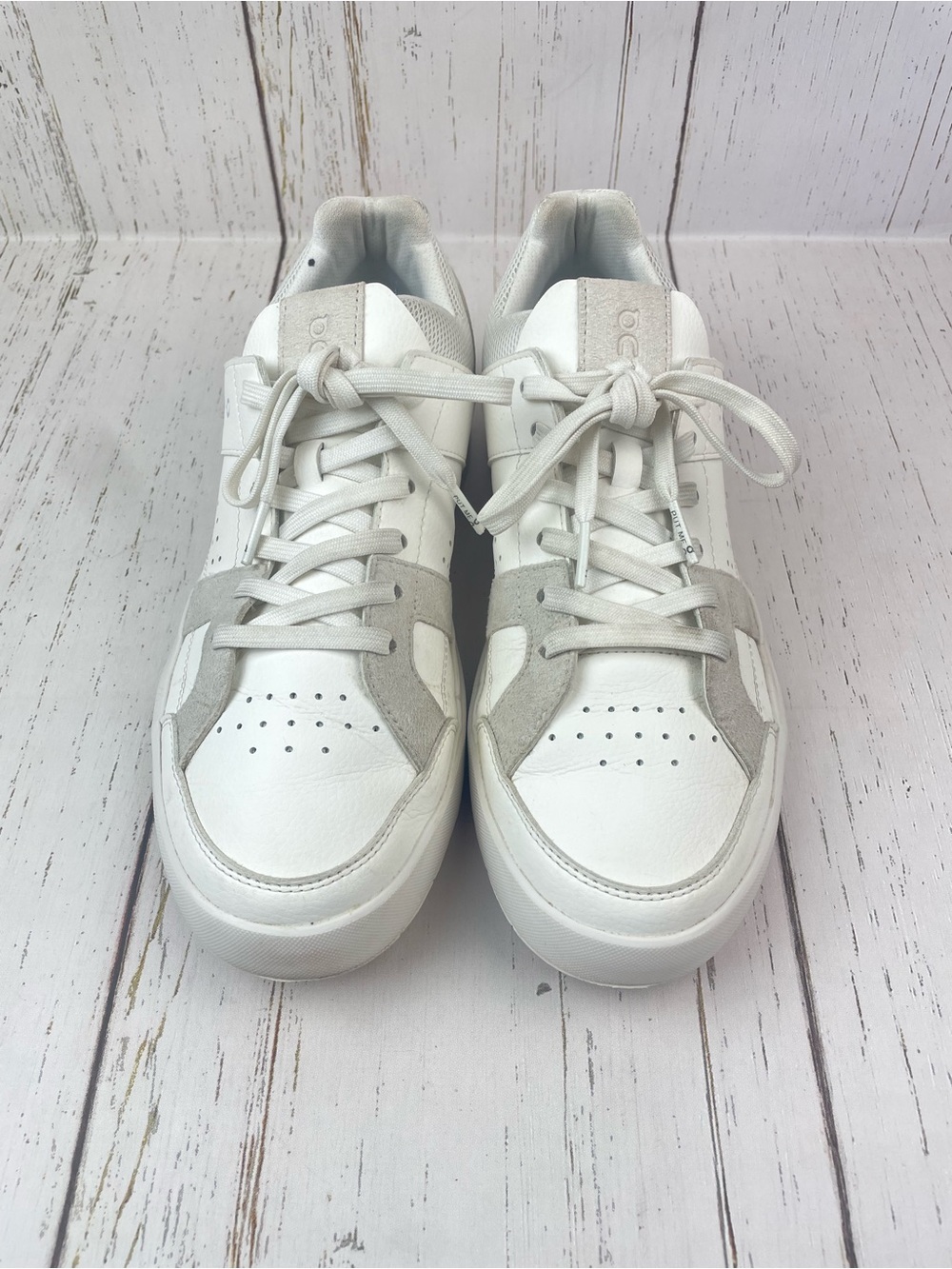 ON Clouds The ROGER  Clubhouse Sneakers *White/Sand‎